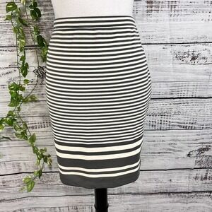 Max Studio Skirt size Medium Gray White Striped Pencil Jersey Stretch Knee Slim